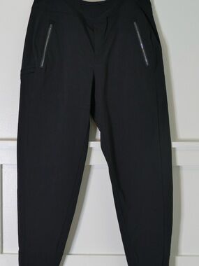 Athleta Black Tapered ankle pants size 8P stretch Travel Career Zip pocket